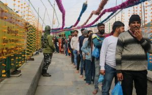  Kashmir. Massive crowds of Pilgrims in Shankracharya Temple Srinagar