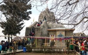 Kashmir. Massive crowds of Pilgrims in Shankracharya Temple Srinagar