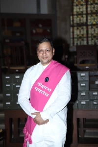 Senior television journalist Mayur Parikh has been awarded a doctorate by the University of Mumbai.