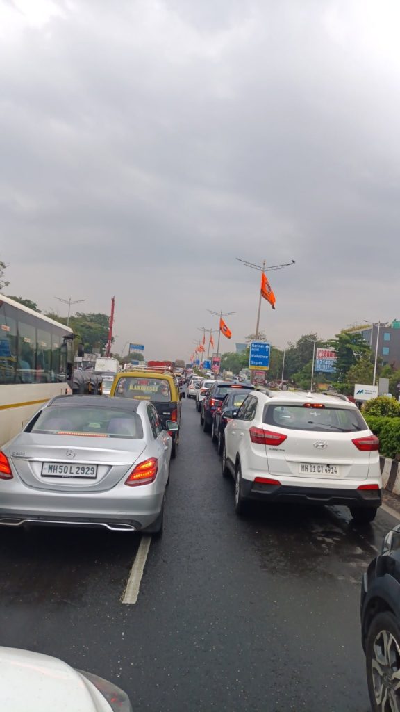  Heavy Traffic Jam at Mumbai Highway due to rain