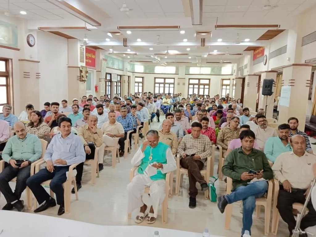 seminar organized by CAIT in Dadar to increase the business of traders through whatsapp