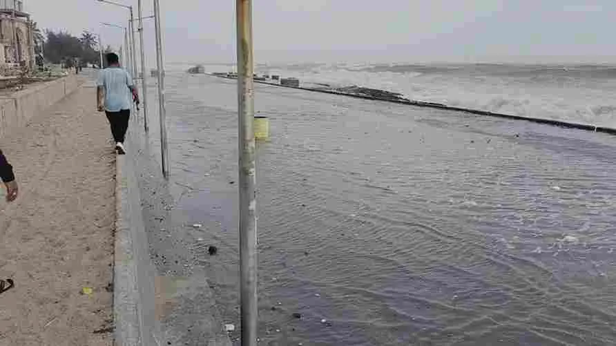 Cyclone Biporjoy : wall of temple fall down at Porbandar, signal number 9 displayed at harbor