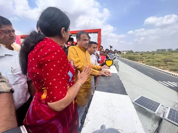 union minister nitin gadkari inaugurates dumad-dena fly over bridge